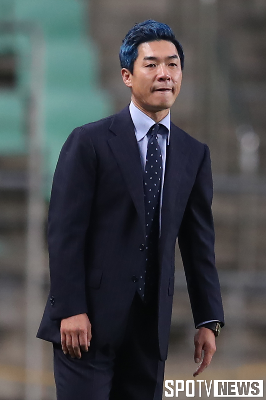 [포토S] 윤정환 감독, 파란색 머리 염색으로 공약 이행