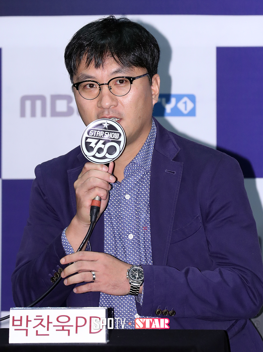 [포토S] 인사하는 스타쇼 360 박찬욱 PD