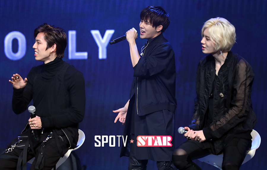 [포토S] 인피니트 김성규, 노래 부르며 화장실로 퇴장