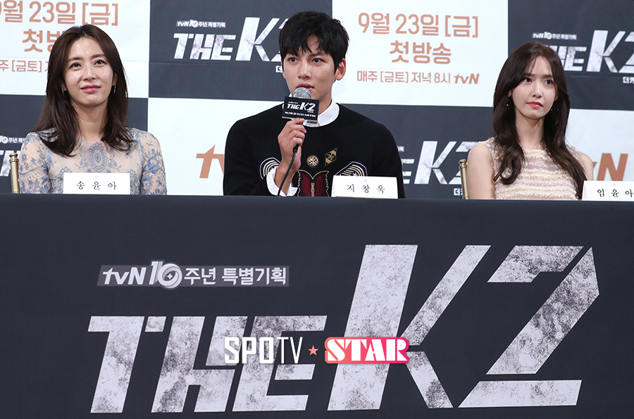 [포토S] 지창욱, 미녀들 사이에서