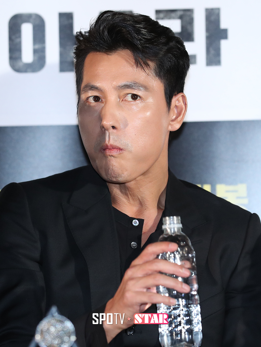 [포토S]'아수라' 정우성, 물만 마셔도 화보