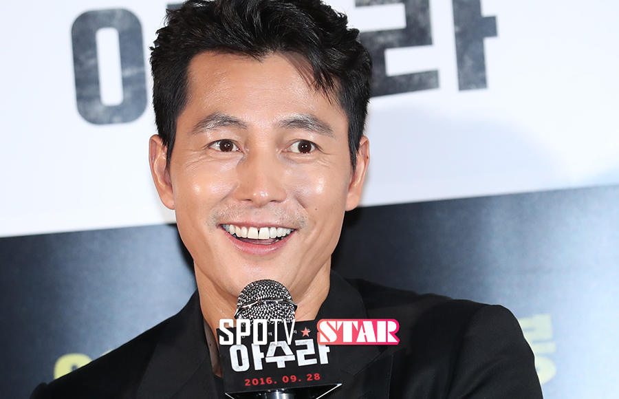 [포토S]'아수라' 정우성, 눈가 주름마저도 매력적인 미소