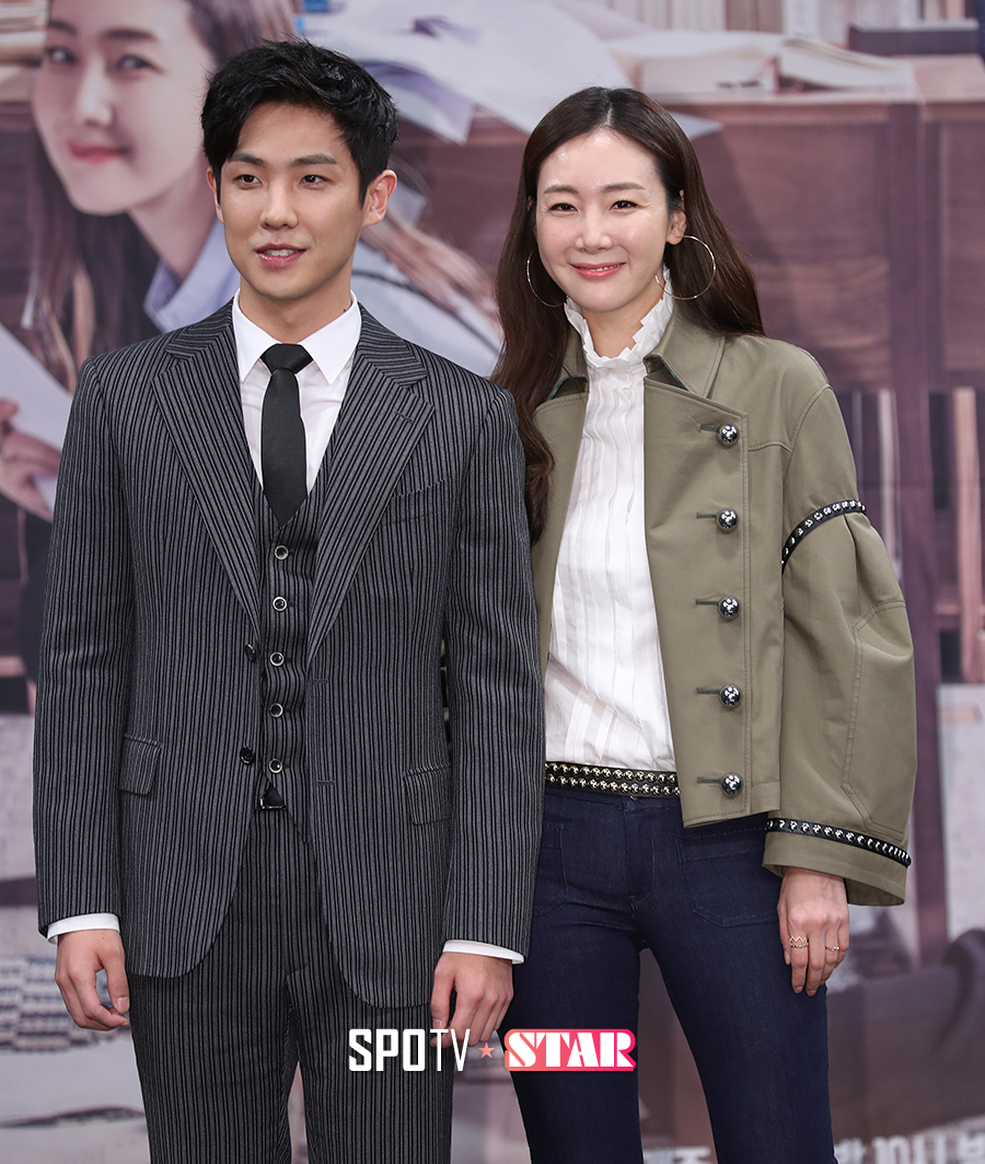[포토S] 이준, 최지우 옆에서 얼음! (캐리녀)