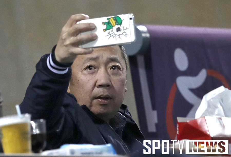 [포토S] 두산 박정원 회장, '이 순간을 영원히'