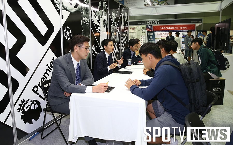 [포토S] 취업 상담 이뤄지고 있는 SPOTV 부스