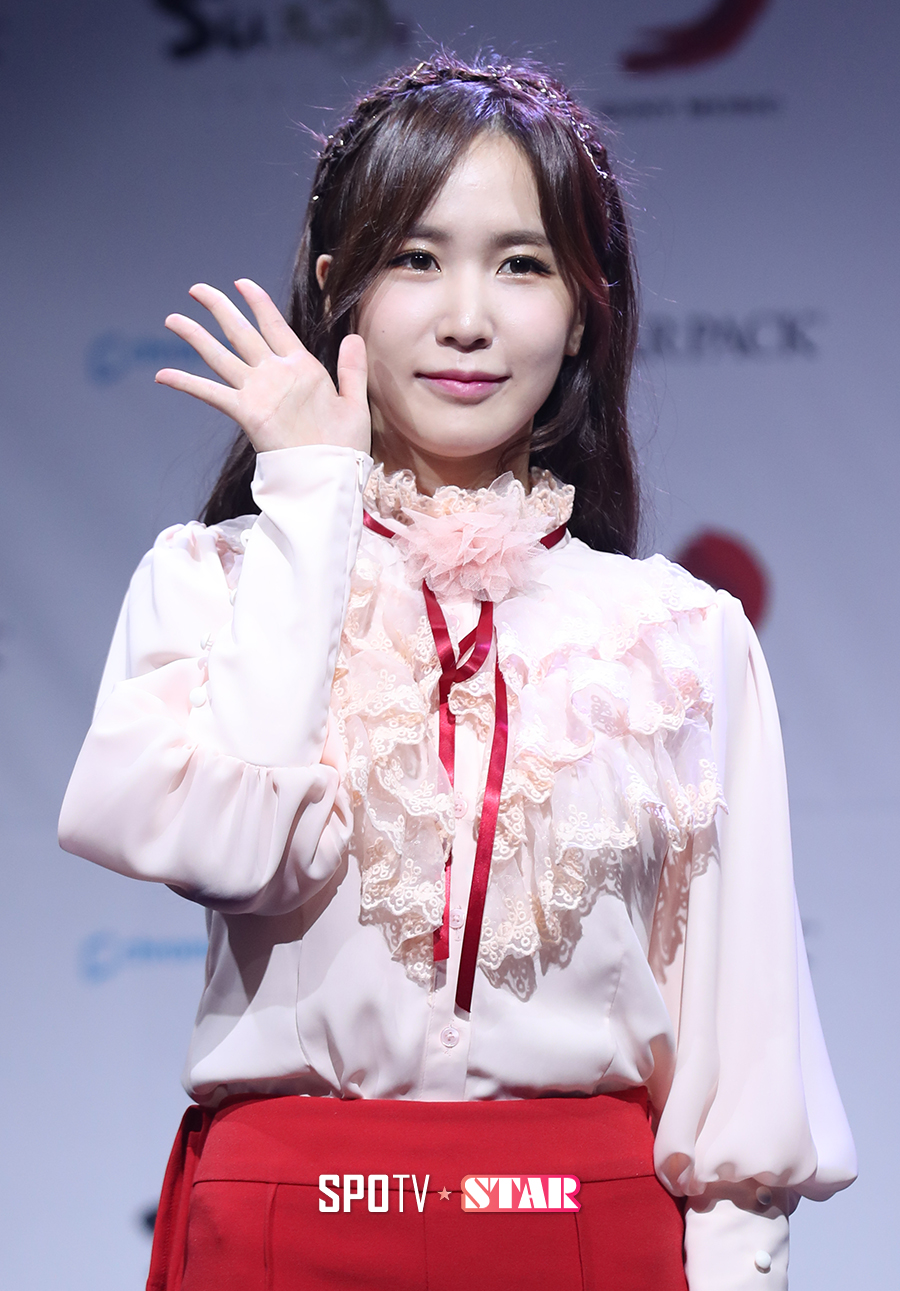 [포토S] 크레용팝 초아, 단아한 손인사
