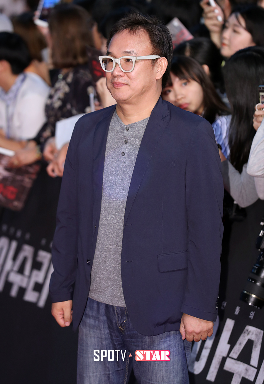 [포토S] 김성수 감독, 레드카펫에 올라 '얼음'