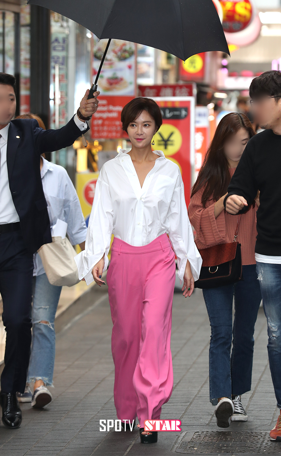 [포토S] 황정음, 빗속을 걸어서