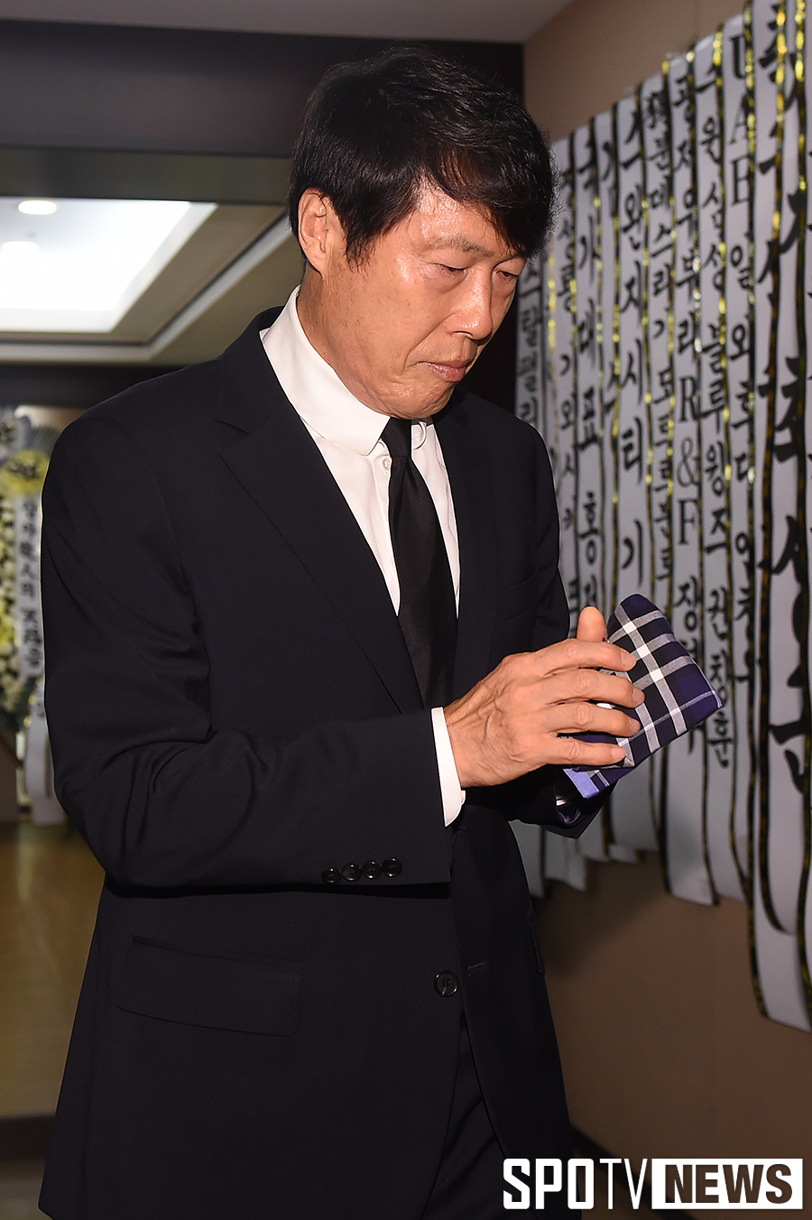 [포토S] 고 이광종 감독 빈소 찾은 차범근, 참을 수 없는 슬픔