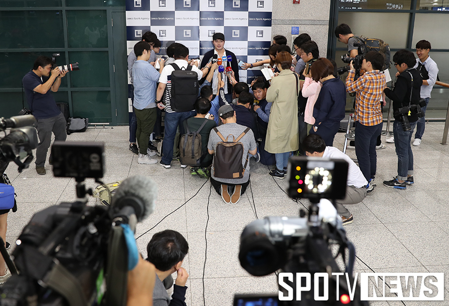 [포토S] 많은 취재진의 관심 속에 귀국한 박병호