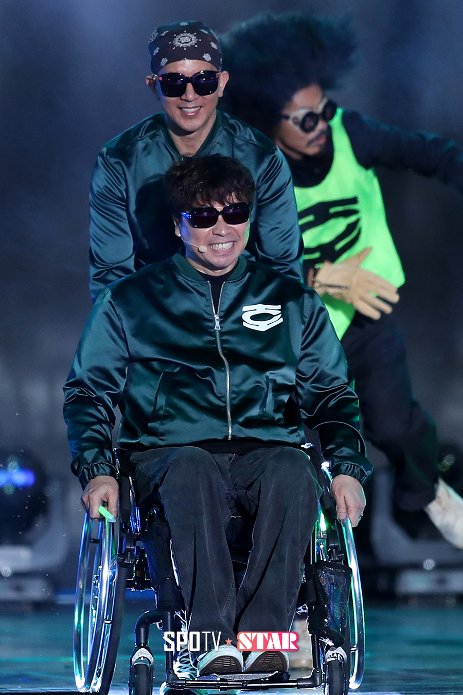 [포토S] 구준엽, 강원래 휠체어 끌며 같이 등장