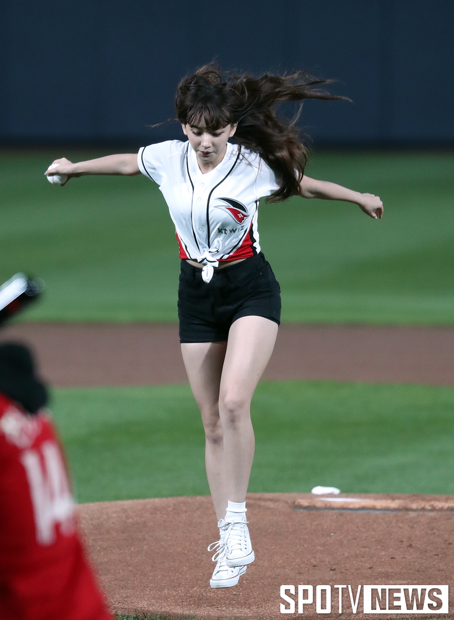 [포토S] 우주소녀 성소, 시구하는 마법소녀