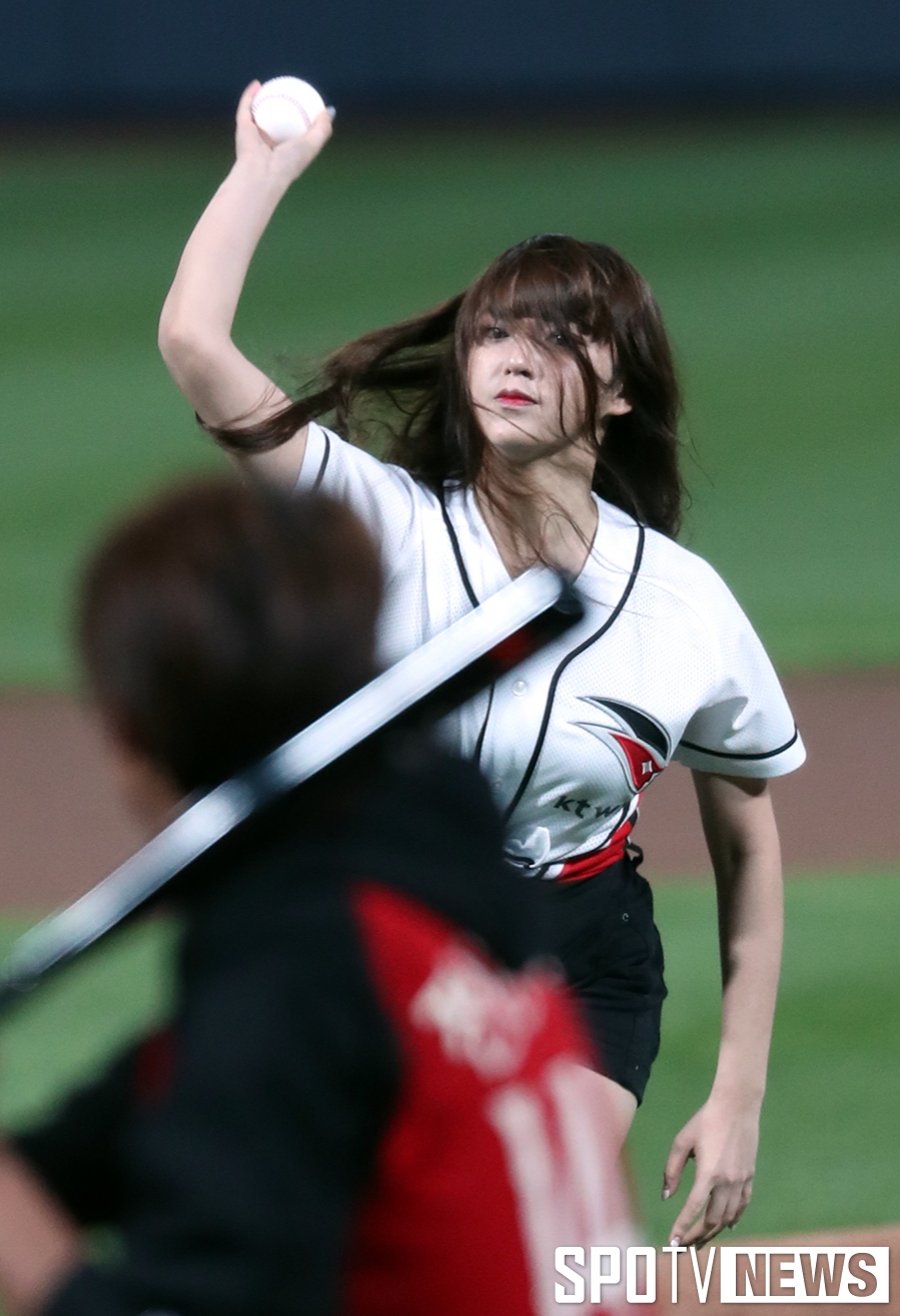 [포토S] 우주소녀 성소, '시구는 야무지게'