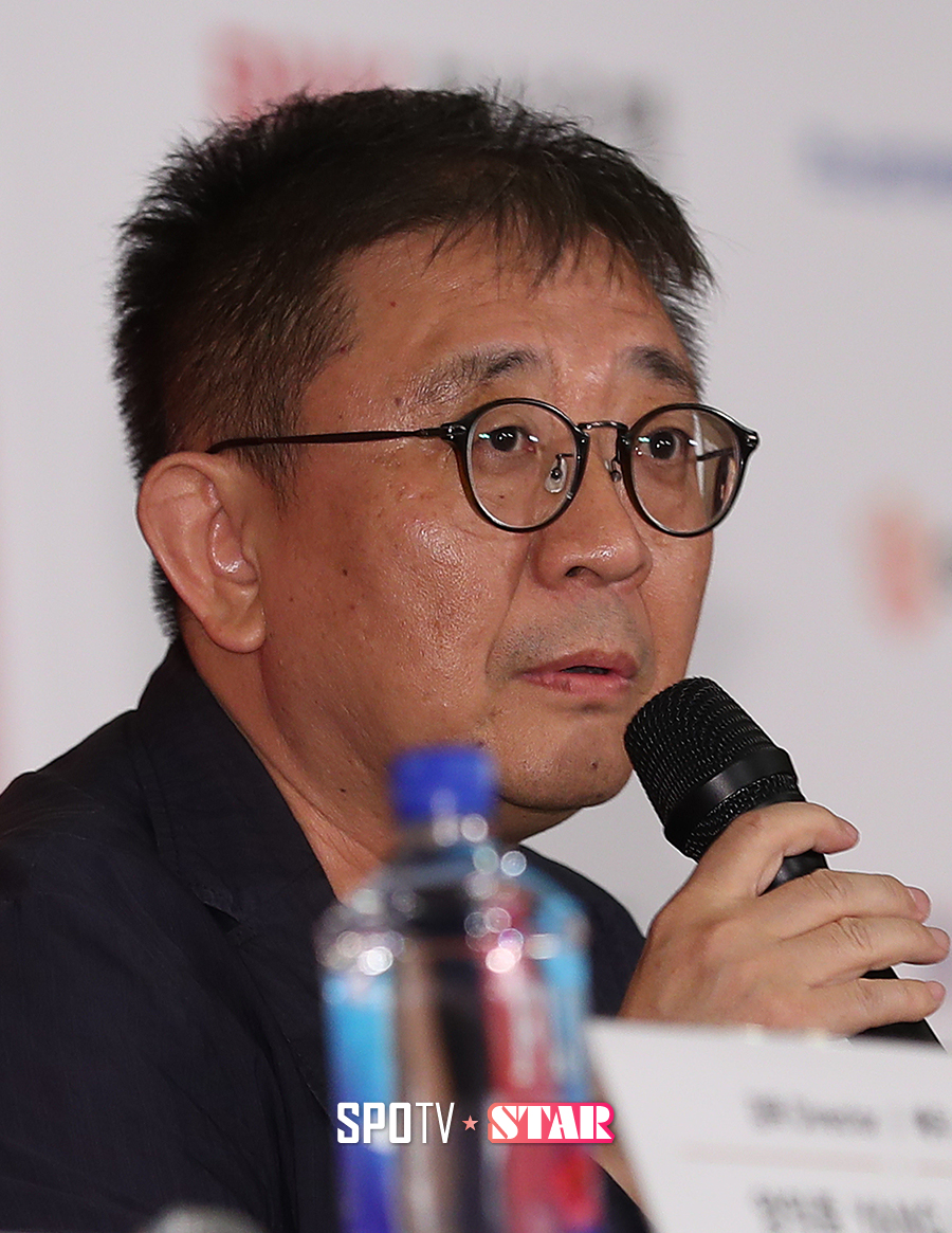 [포토S] 제 21회 BIFF 개막작 '춘몽'의 장률 감독