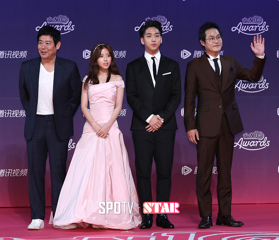 [포토S] 성동일-도희-바로-김성균, tvN10 어워즈 온 응사 식구들!