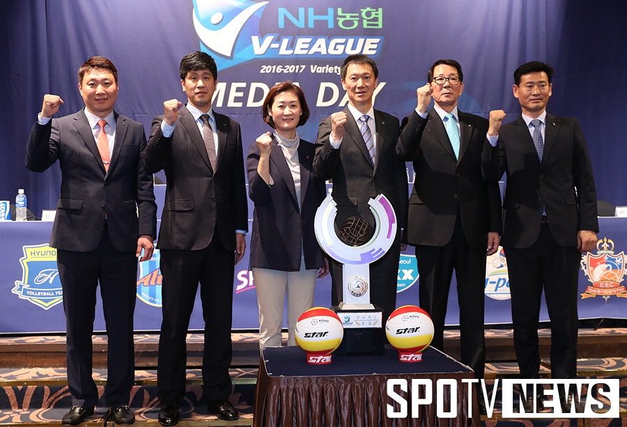 [포토S] V리그 파이팅 외치는 각 팀 감독들