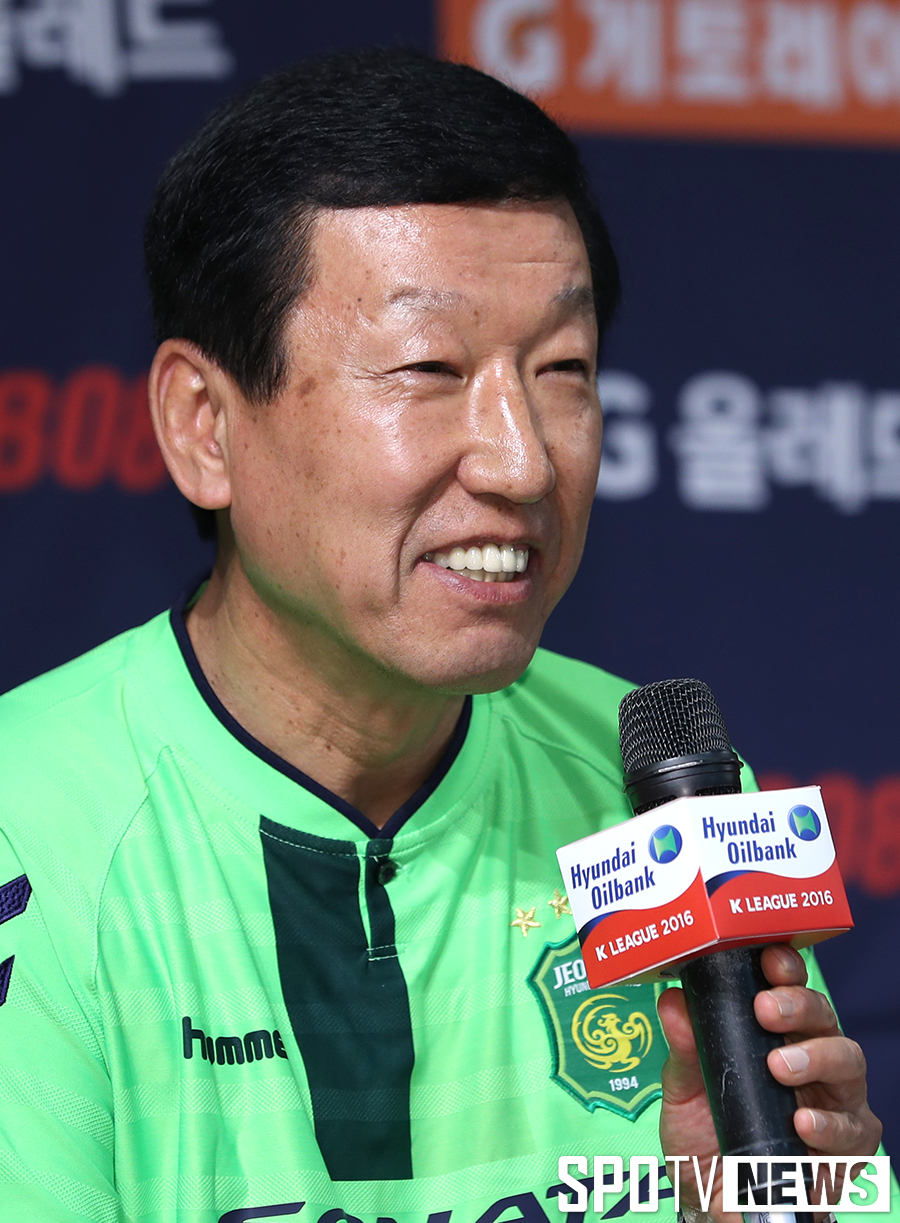 [포토S] 전북 최강희 감독, '(이)동국이가 싸이도 아니고..'