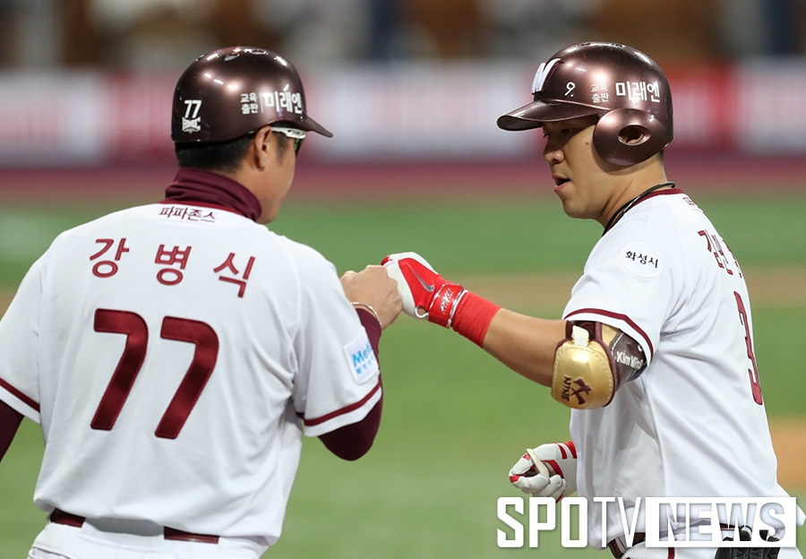 [포토S] 김민성, '찬스 만들었어'