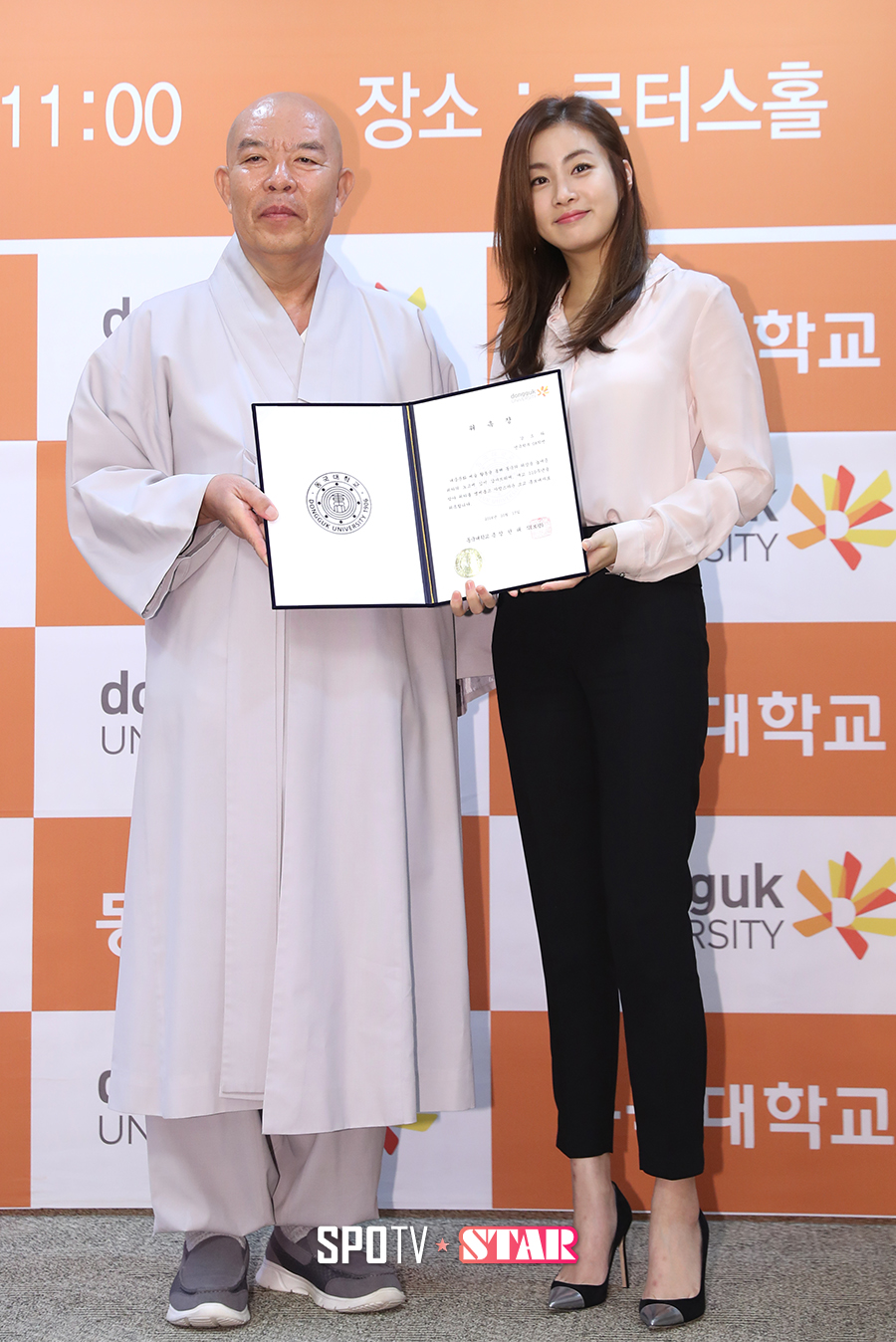 [포토S] 강소라, 모교 찾은 미녀배우