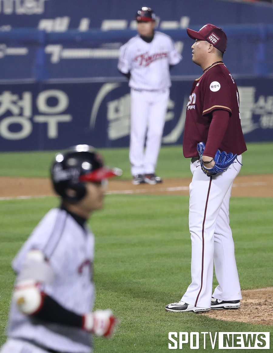 [포토S] 김세현, 갑작스런 제구 난조