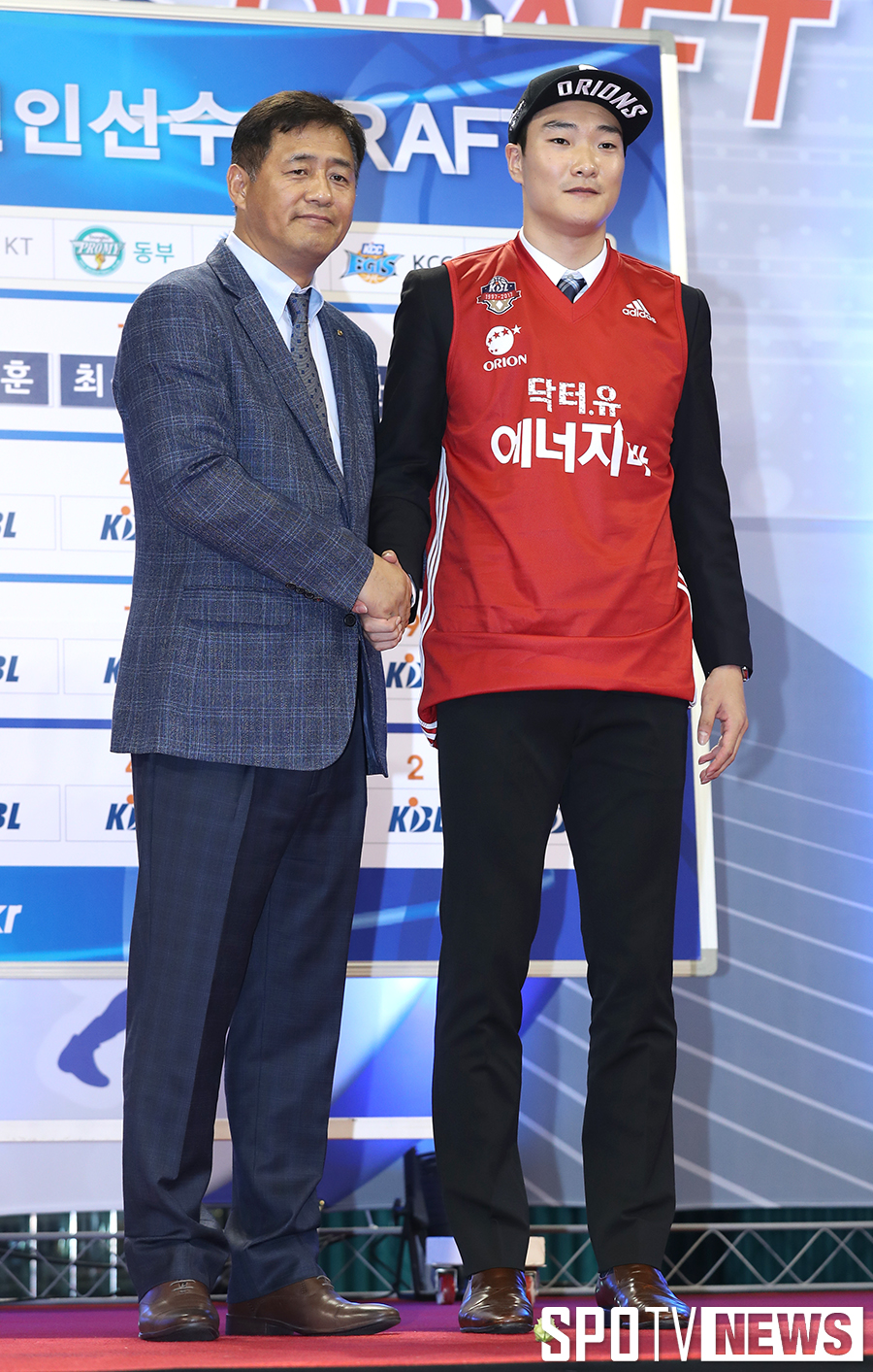 [포토S] 김진유, 1라운드 10순위로 고양 오리온행
