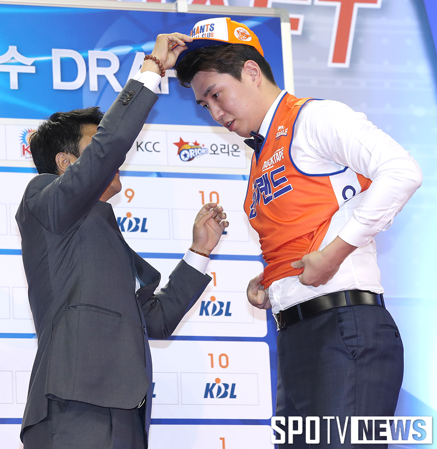[포토S] 전자랜드 유니폼 입는 강상재
