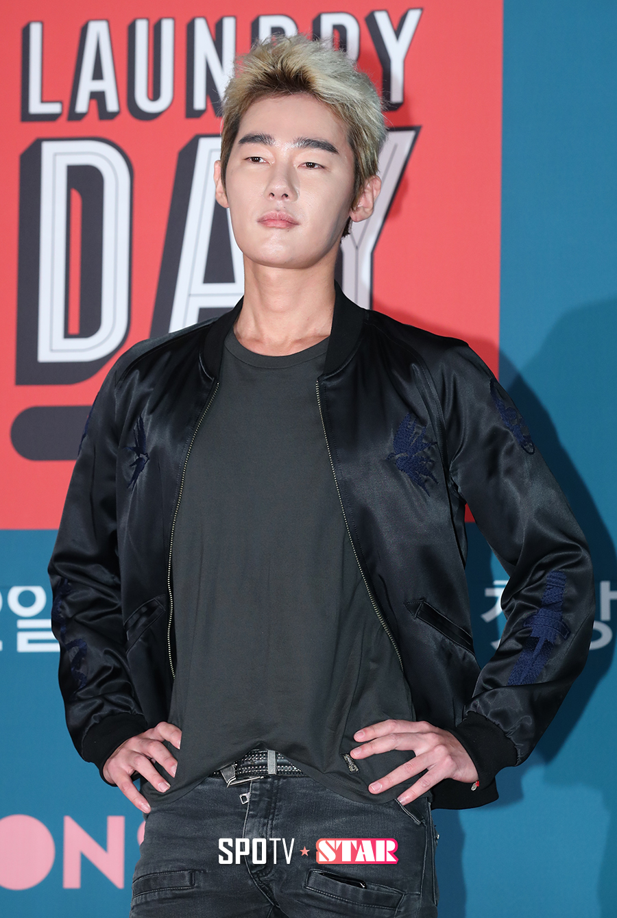 [포토S] 허지웅, 포즈 취하는 '뇌섹남'