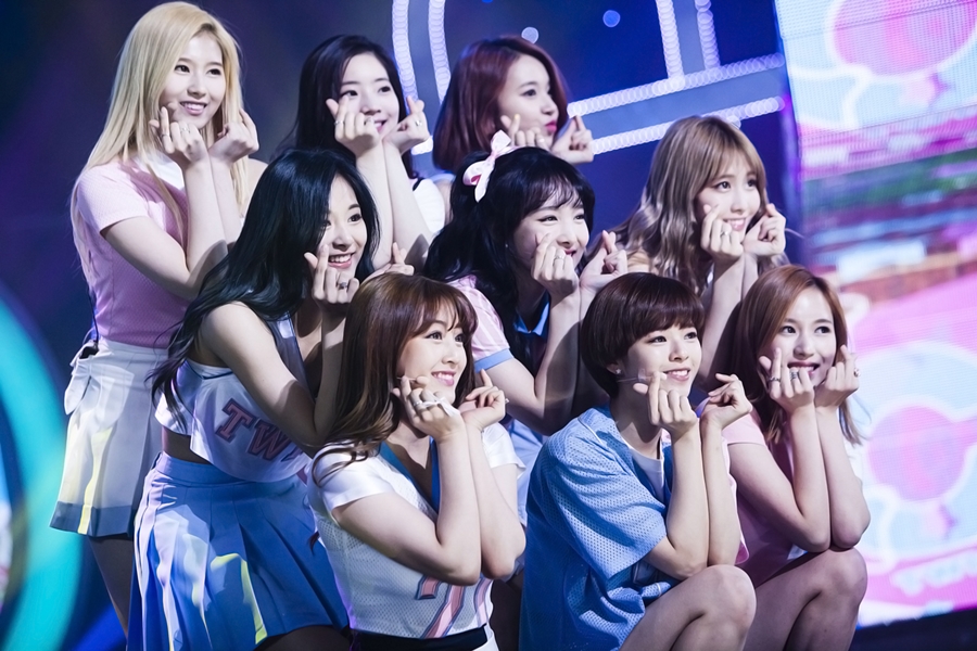 트와이스, '웃찾사' 출연…남자들의 환상 연기한다
