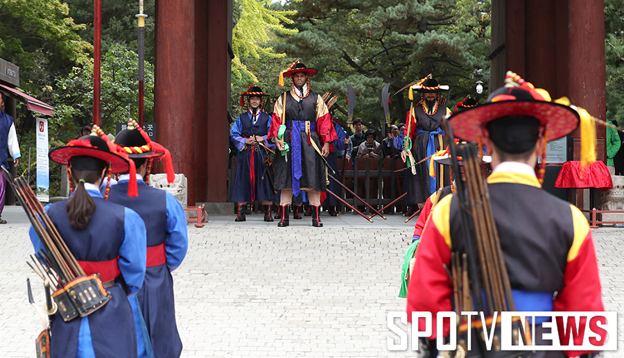[포토S] 알리스타 오브레임, 일일 수문장 체험