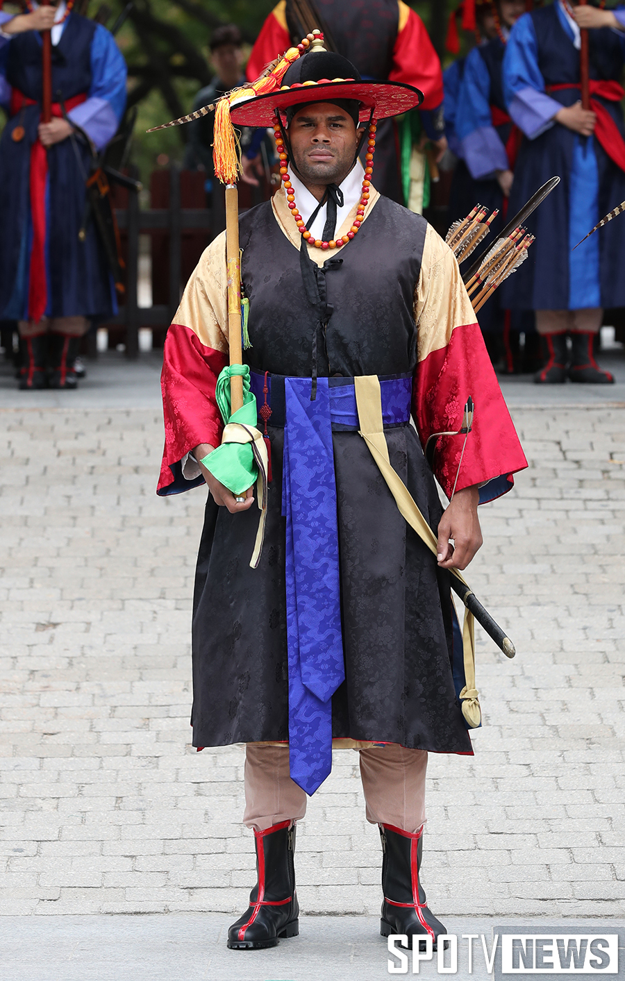 [포토S] 알리스타 오브레임, 늠름한 왕궁의 수문장