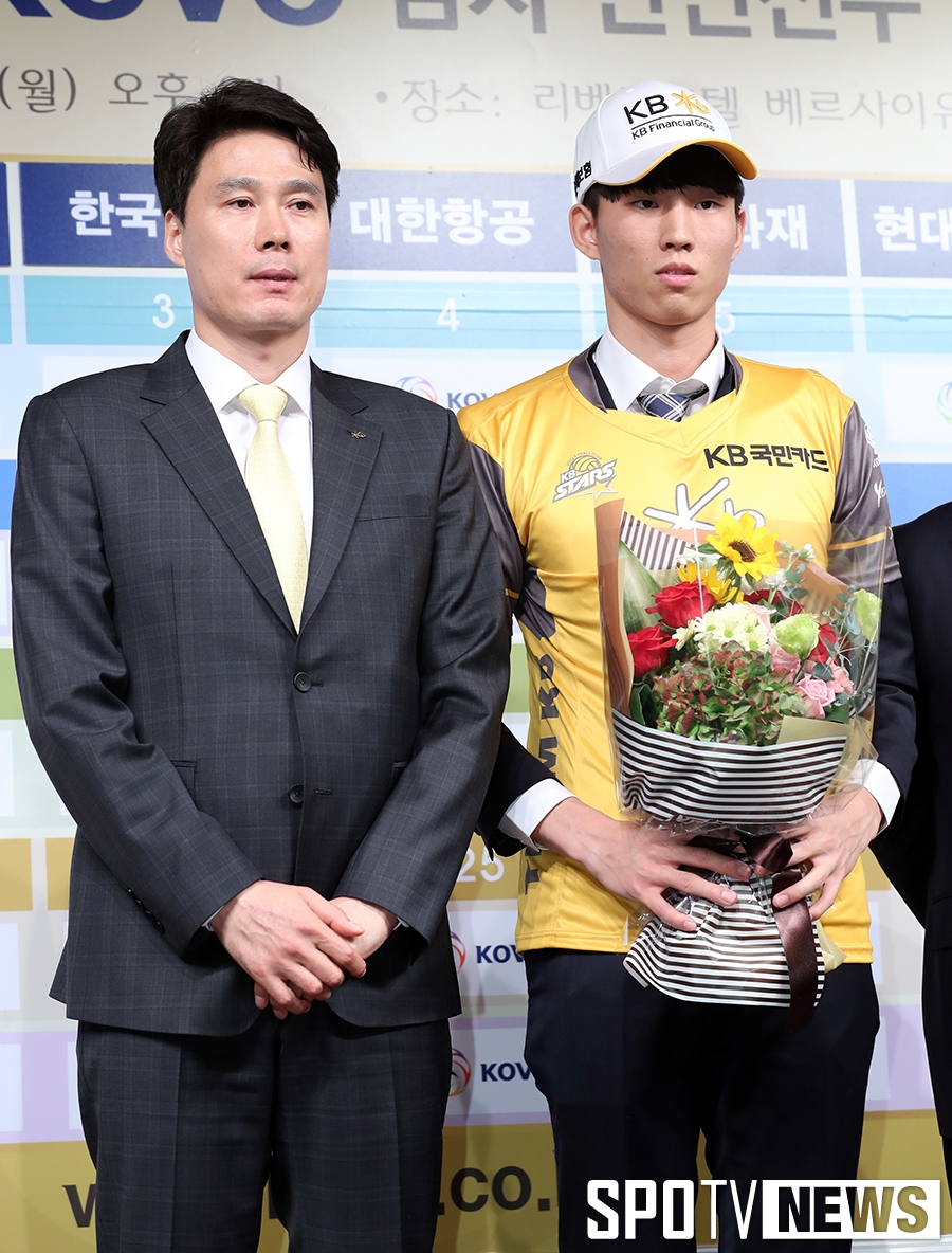 [남자 신인 드래프트] '최연소 1순위' 황택의, KB손해보험행…21명 지명(종합)