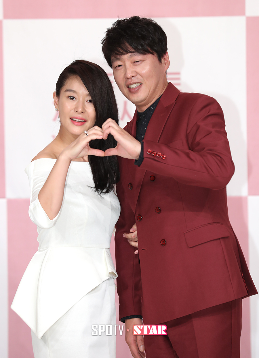 [포토S] 예지원-김희원, 다짜고짜 하트