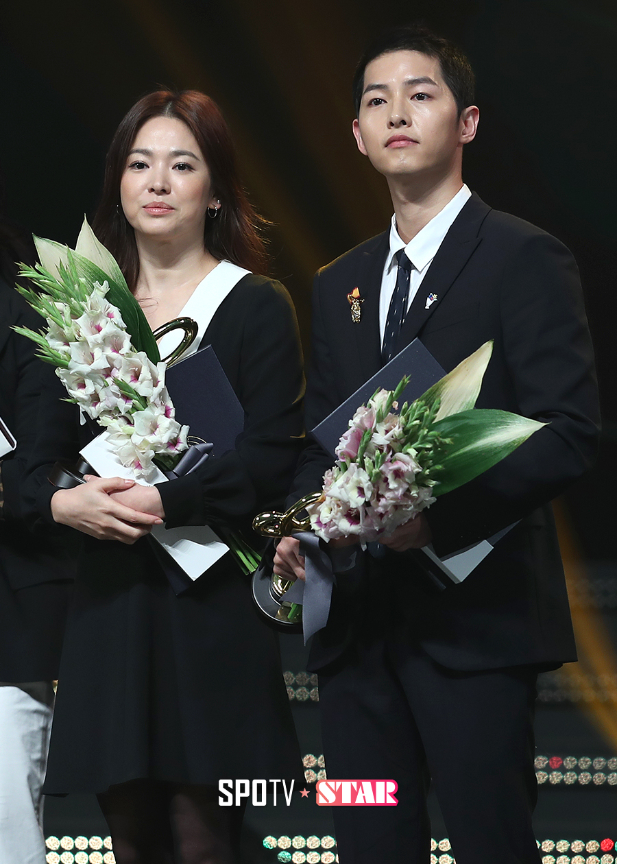 [포토S] 송중기-송혜교, 나란히 대통령 표창