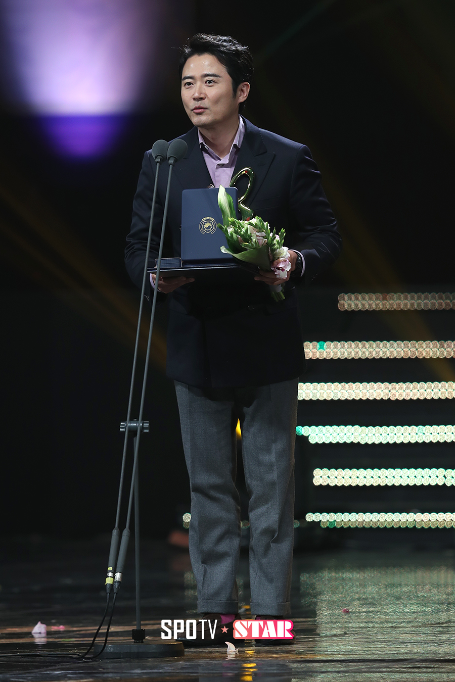 [포토S] 임호, 아버지 임충을 대신해 보관문화훈장 수상