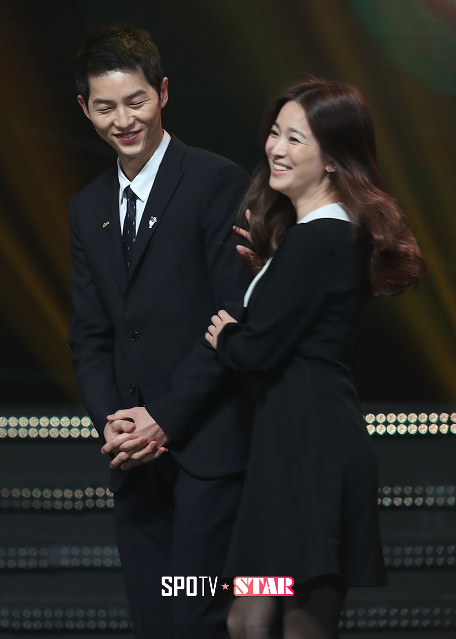[스토리S] 송중기-송혜교, '다시 만난 송송커플, 여전히 달달해~'