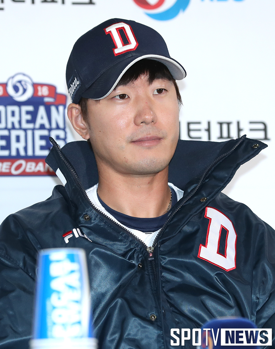 [포토S] 김재호, '추워서 점퍼 입었어요'