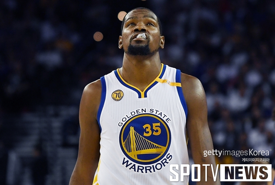 [NBA 독점 영상] '65G 연속 20+점' 듀란트, 첫 승 선물한 '승부사'