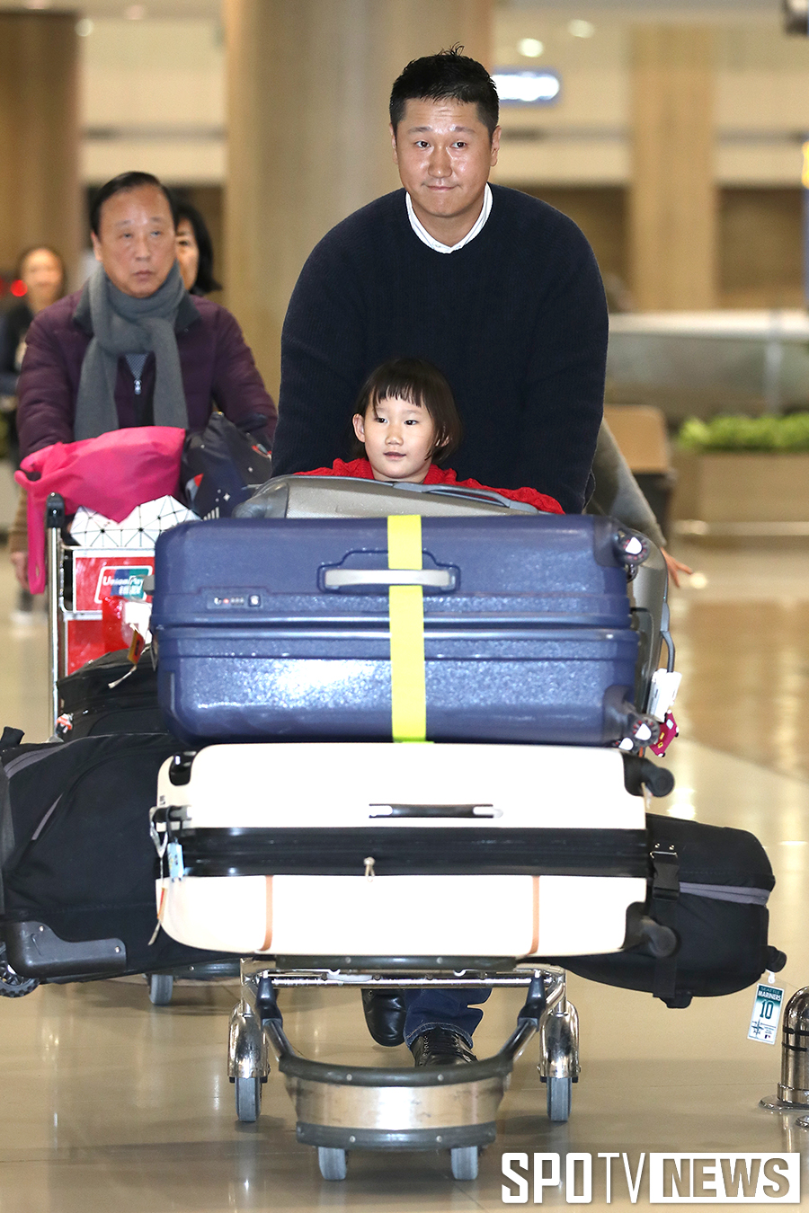 [포토S] 이대호, 가족과 함께 즐거운 귀국길
