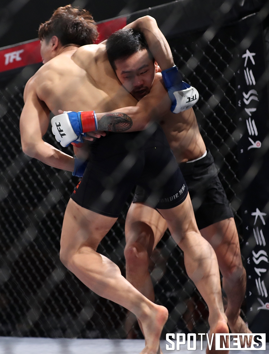 [포토S] 김동규, '넘겨야 해'