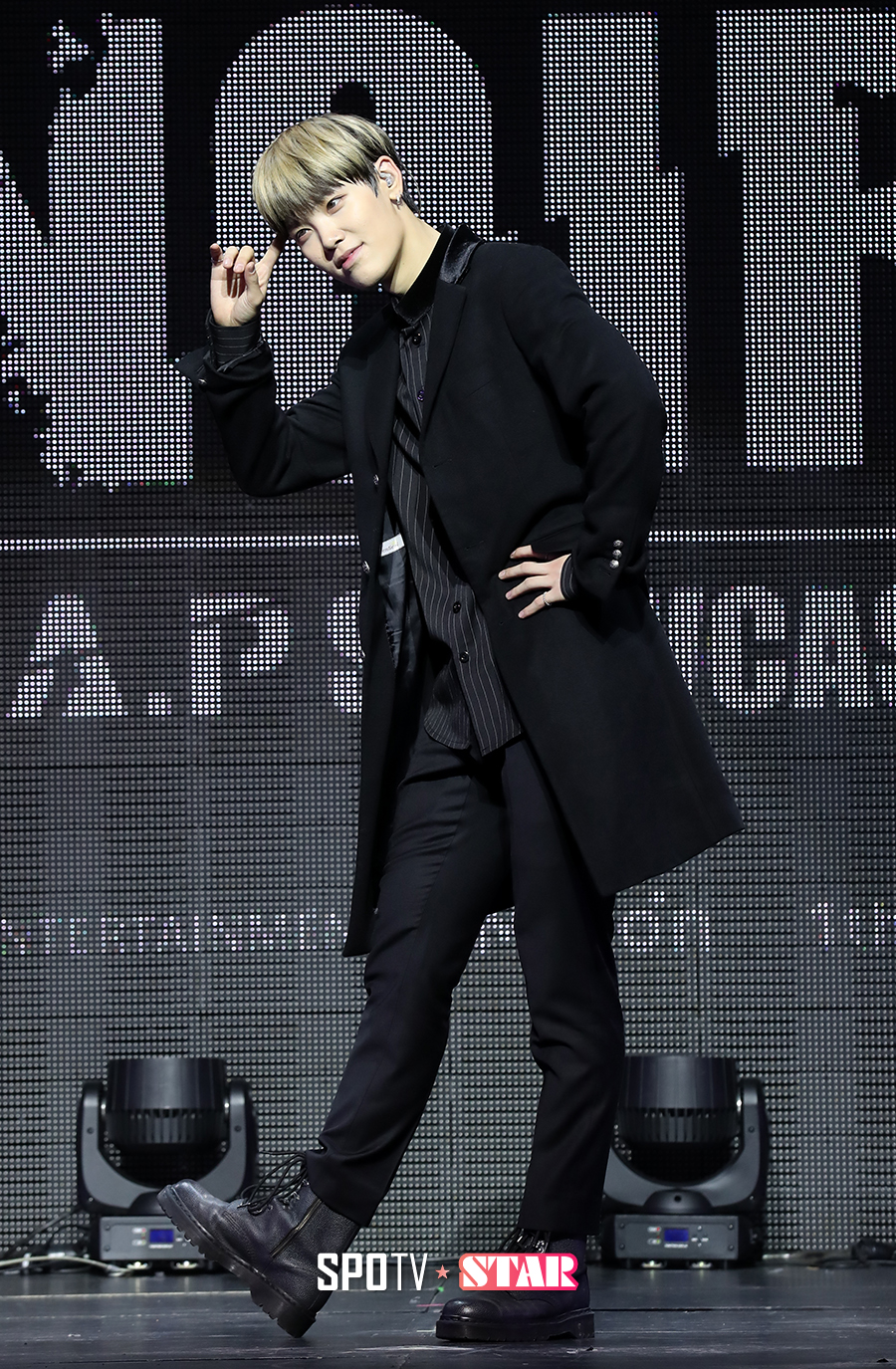 [포토S] B.A.P 젤로, 막내의 깜찍 포즈