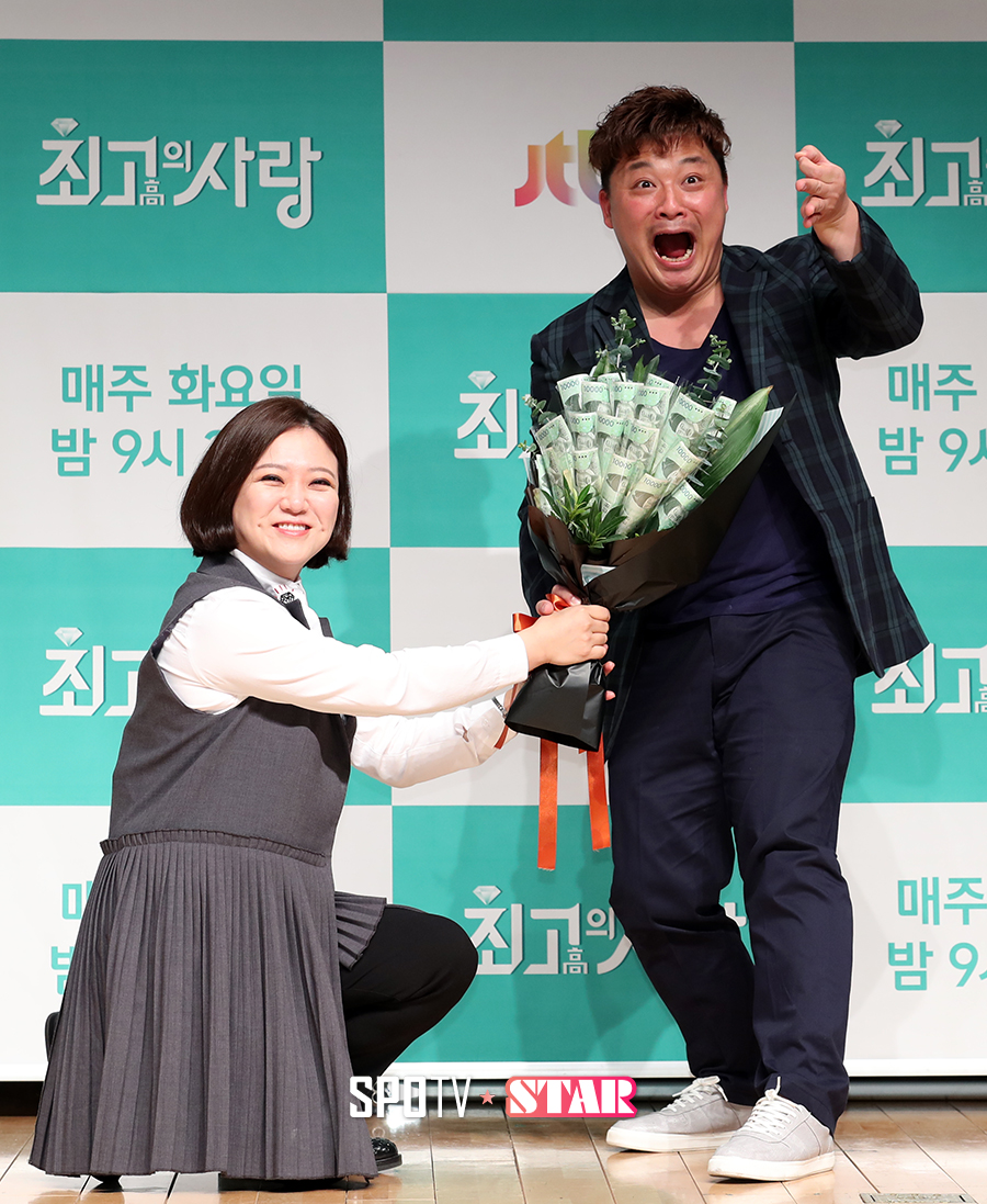 [포토S] 윤정수, 김숙의 돈다발에 입이 쩍