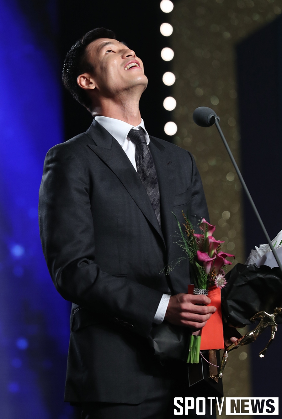 [포토S] MVP 정조국, '목이 메어'