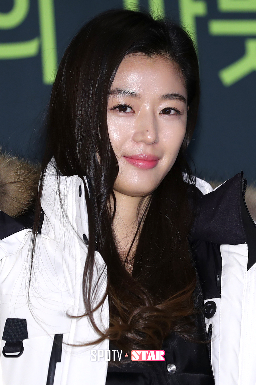 [스토리S] 전지현, 10년 전 미모 그대로 반짝반짝~