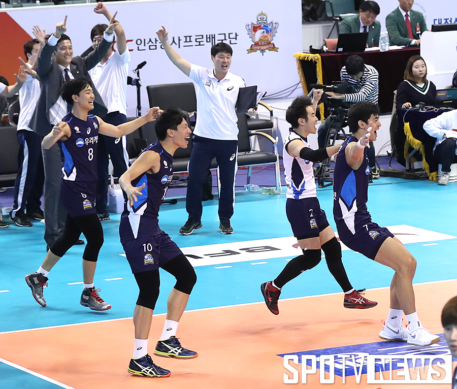 [포토S] 드디어 삼성화재 이긴 우리카드