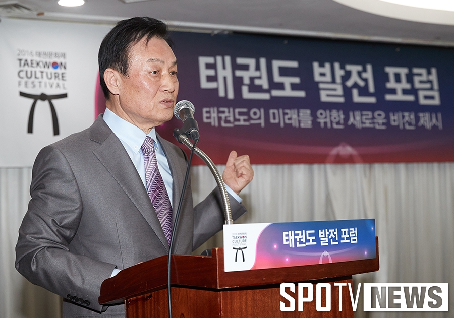 [포토S] 인사하는 이홍석 상임부회장