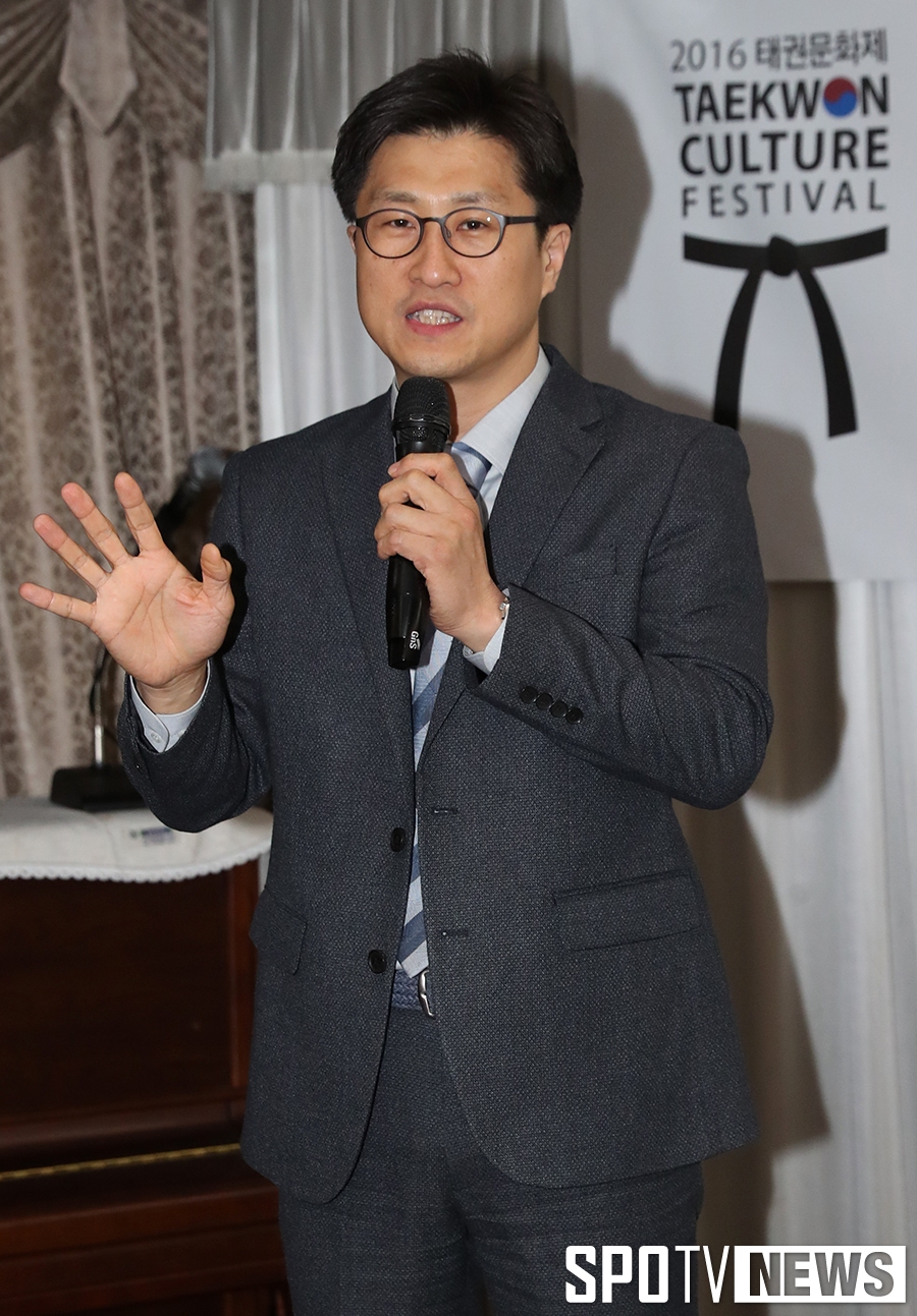 [포토S] 태권도 발전 포럼에 나선 이승환 대표