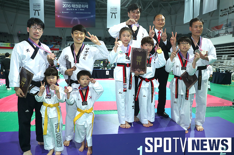 '한국에서 세계로' 태권도인 축제, 2016 태권문화제 개막