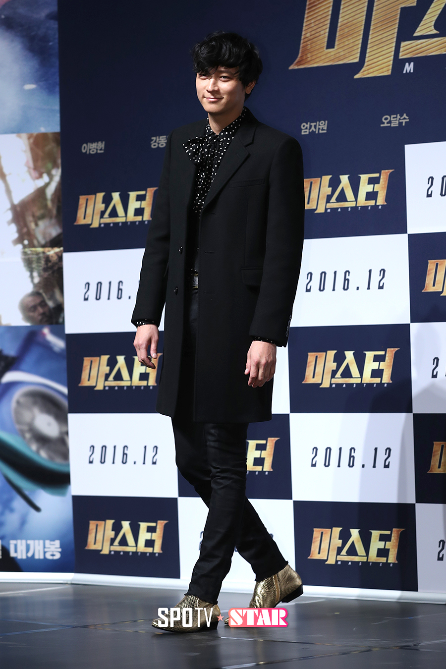 [포토S] 강동원, 포인트는 얼굴과 골드 슈즈
