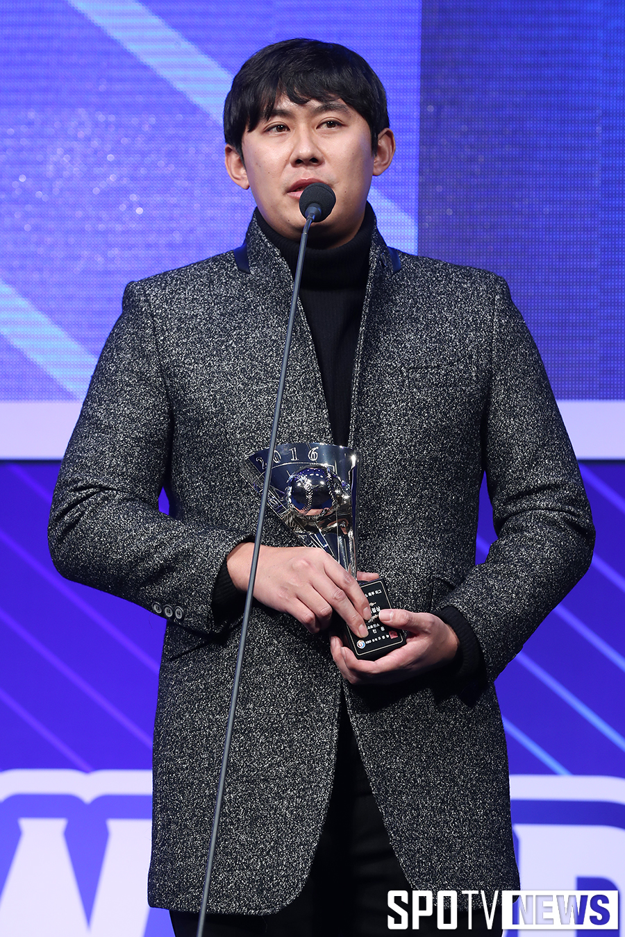 [포토S] LG 장진용, 퓨처스리그 평균자책점상 수상