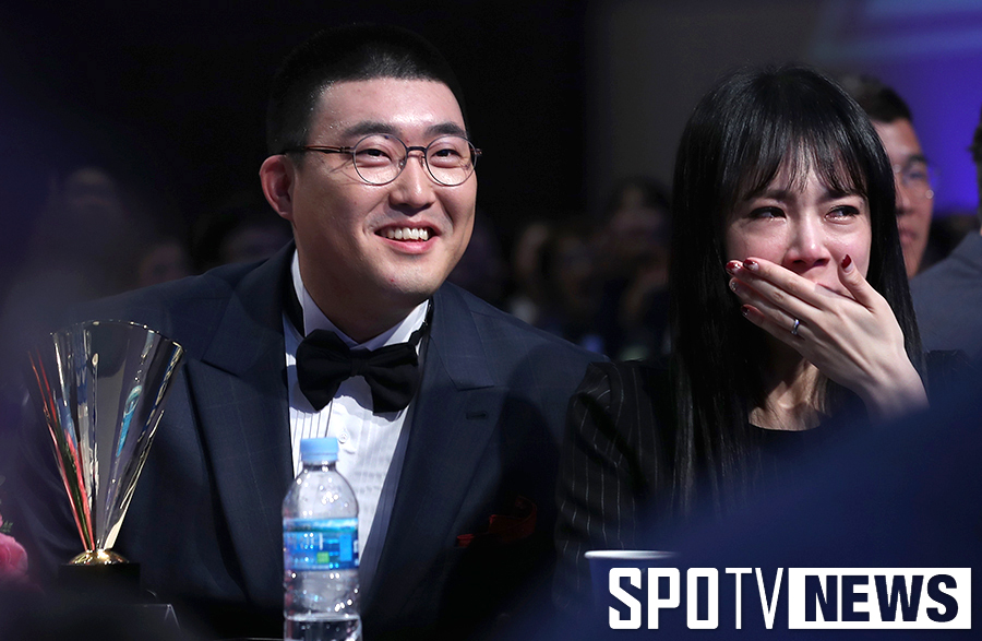 [포토S] 세이브상 김세현, '여보 울지마'